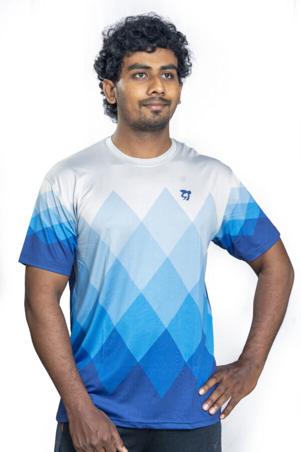 guy wearing a t shirt with mixed colour of gray & blue with bee logo in chest