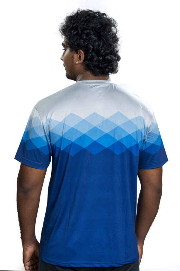 Backside photo of a guy wearing a t shirt in mixed colours of grey & blue